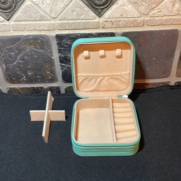 New travel size jewelry box in Tiffany blue with zipper - Picture 4 of 4